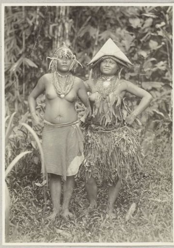 Portrait of two unknown young women on Pagai in the dress of the island