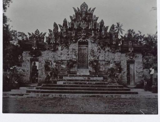 A richly decorated temple gate at Pura Sangsit