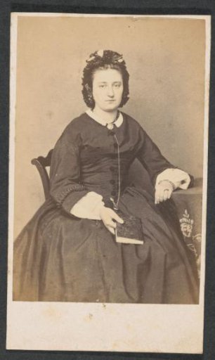 Portrait of an unknown woman from the Marmelstein family