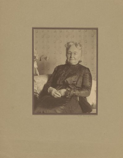 Portrait of an unknown woman, presumably related to the Marmelstein family