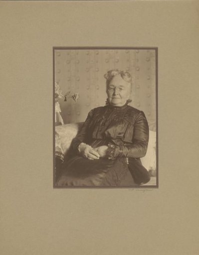 Portrait of an unknown woman, presumably related to the Marmelstein family