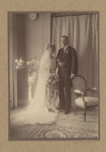 Wedding portrait of presumably J.H. Marmelstein and Scato Fontein