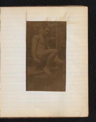 Studie van een mannelijk naaktmodel, van opzij gezien, in het atelier van Jacques de Lalaing