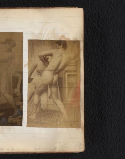 Studie van een mannelijk naaktmodel, staand, op de rug gezien en worstelend met ledenpop, in het atelier van Jacques de Lalaing, mogelijk voorstudie voor het schilderij De worstelaars