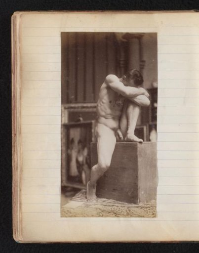 Studie van een zittend mannelijk naaktmodel in het atelier van Jacques de Lalaing
