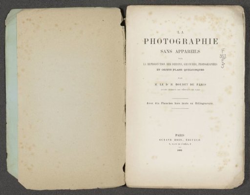 Photography without apparatus for the reproduction of drawings, engravings, photographs and any flat objects