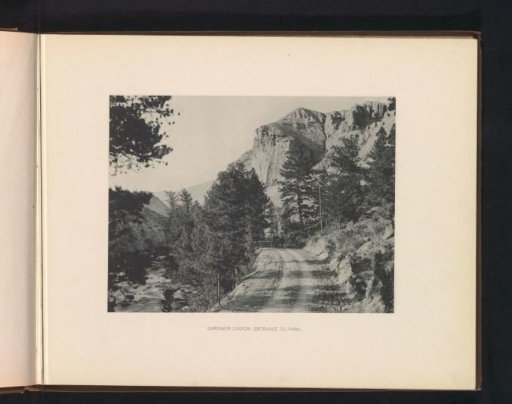 Gardiner Canyon, entrance to park