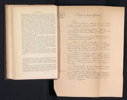 Photographic reproduction of the first page of the cooperation contract between Louis Daguerre and Nicéphore Niépce