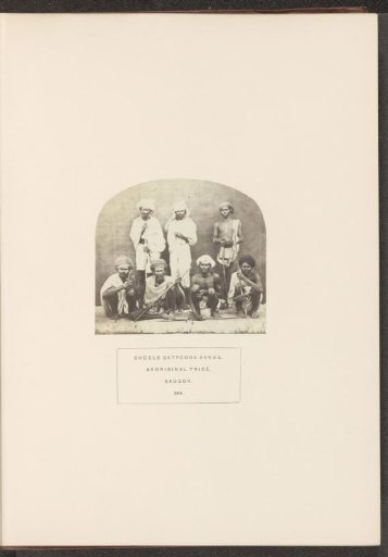 Portrait of a group of people from the Bhil tribe of the Satpura mountains, Sagar, Madhya Pradesh, India