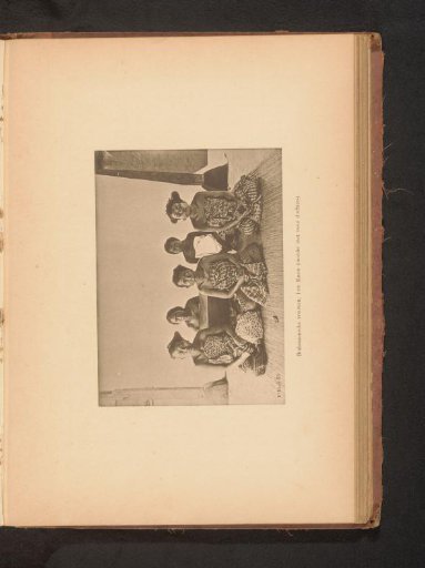 Group portrait of unknown women
