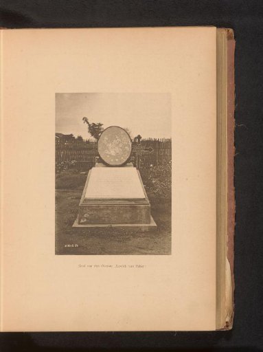 View of the grave of an unknown person from the Lawick van Pabst family