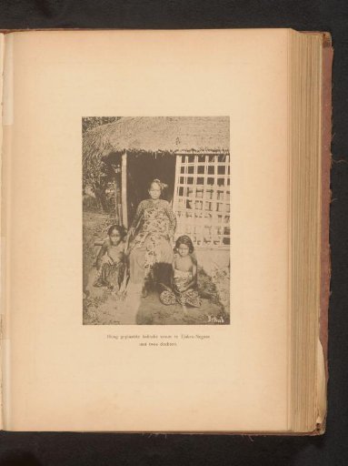 Portrait of an unknown woman with two daughters