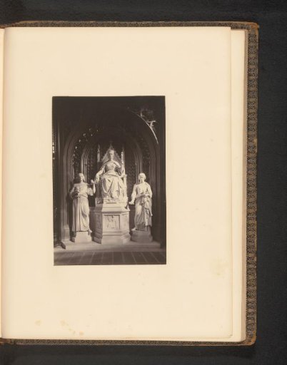 Marmeren sculptuur in de Prince's Chamber