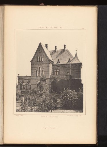 View of a villa in the district of Lichterfelde in Berlin, Germany