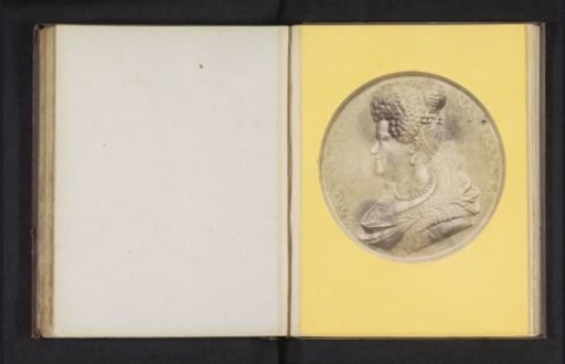 Coin with a portrait of Maria de' Medici