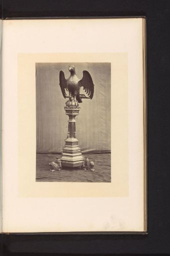 Sculpture of a pelican on a pedestal from the Saint Martin's Basilica in Halle, displayed at an exhibition of medieval and Renaissance religious objects in Mechelen in 1864