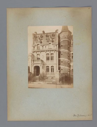 Facade of a building in Paris