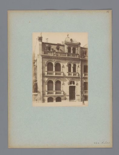 Facade of a building in Paris