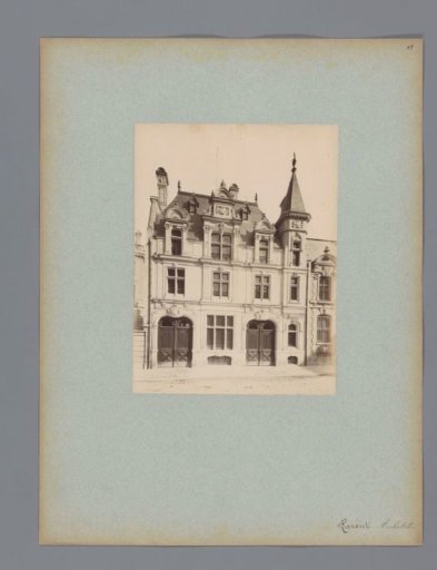 Facade of a residence in Paris, designed by Larent