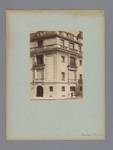 Corner of a building in Paris
