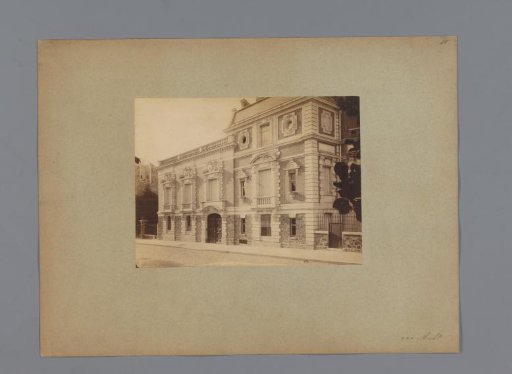 Facade of a building in Paris