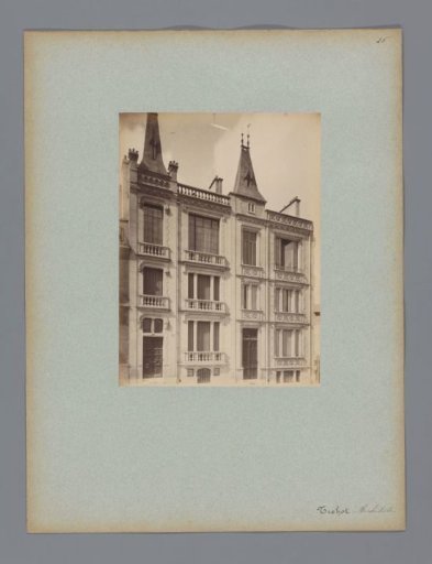 Façade of a building in Paris