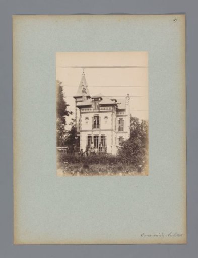 Villa in Paris, designed by J. Amanowich