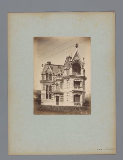 Facade of a villa in Paris