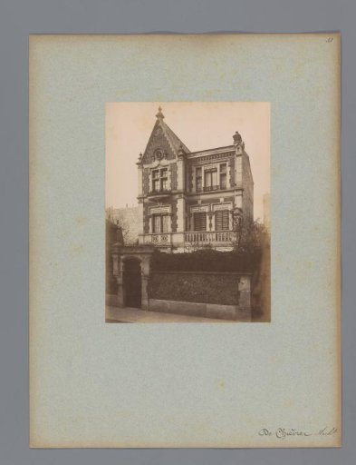 Façade of a villa in Paris