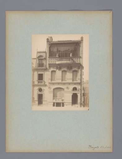 Facade of a residence in Paris, designed by Bayard