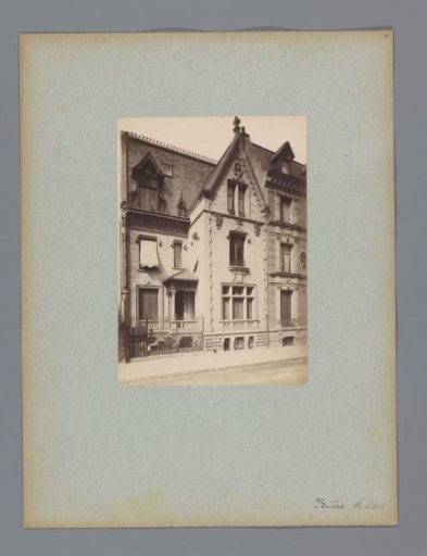 Facade of a residence in Paris, designed by Brière