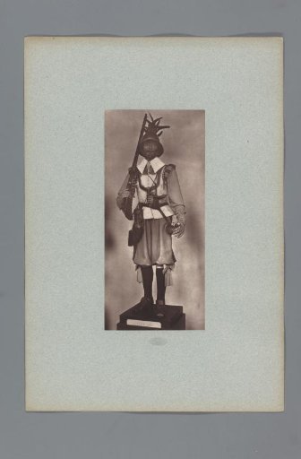 17th-century uniform with musket from the army of Louis XIII of France, from the collection of the Musée d'Artillerie in Paris