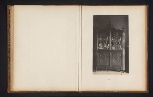 Cabinet in the house of Antonin Terme with statues and plates