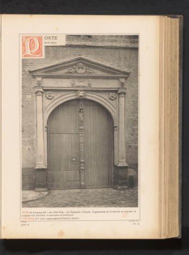 Door of the house Den Noodt Gods in Bruges
