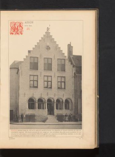 House on the market square in Veurne
