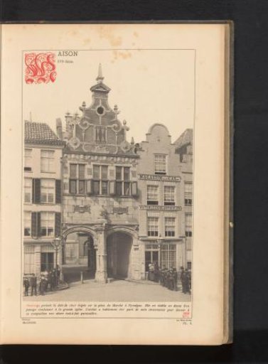 House above a passage on the Grote Markt in Nijmegen