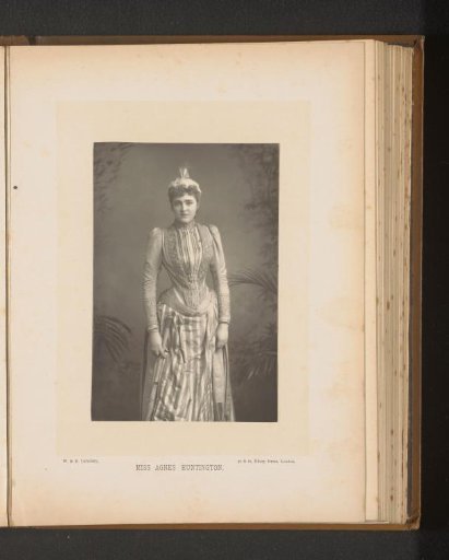 Portrait of Agnes Huntington