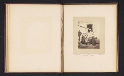 Family in travel costume from Kochersberg at Pfulgriesheim