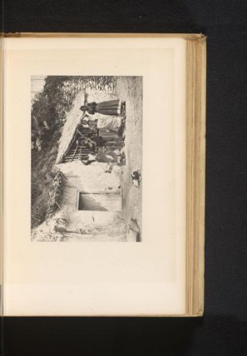 Three women and a man with a guitar in front of a house in the Albaicín district of Granada