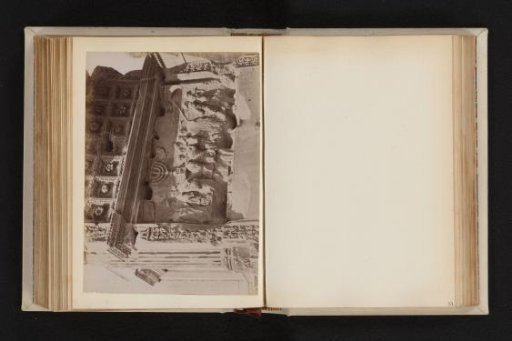 Detail van een reliëf op de Boog van Titus in Rome, voorstellend het roven van voorwerpen uit de Tempel van Jeruzalem
