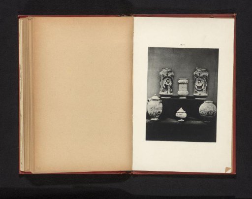 Arrangement of six vases