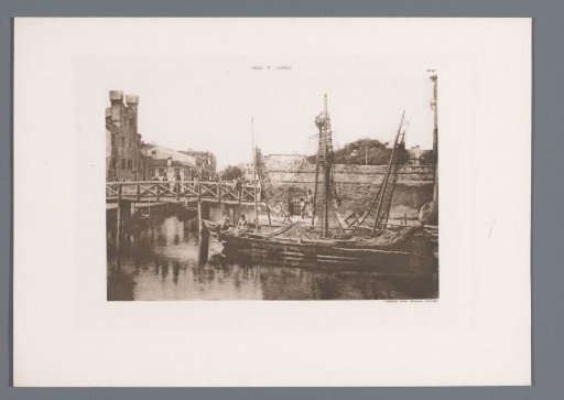 View of a canal with boats on Giudecca