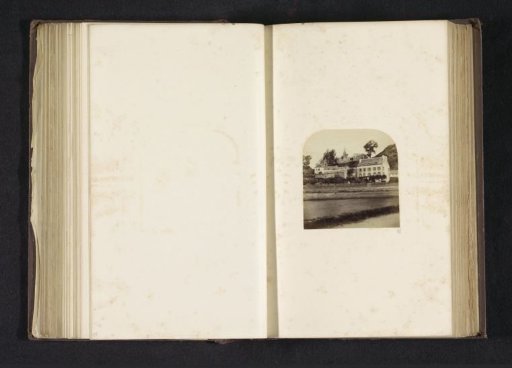 View of houses and chapel by the river in Châteaulin