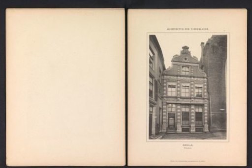 View of the façade of a house in the Sassenstraat in Zwolle