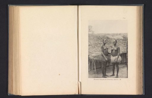 Portrait of two women of the Bangala at Nieuw-Antwerpen