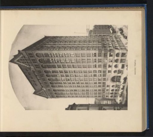 View of the Masonic Temple skyscraper in Chicago