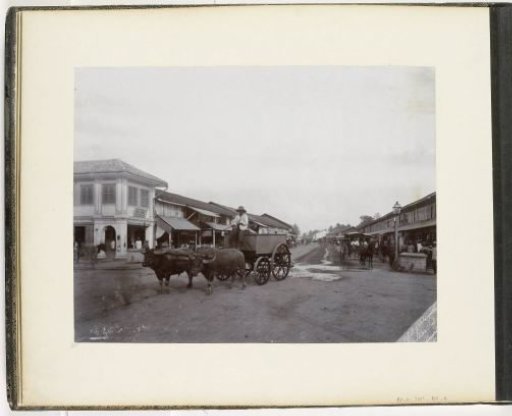 Gezicht op Kesawanstraat in Medan, Sumatra (Kesawanstrasse von Norden gesehen)