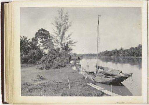 View of the bank of the Wampoe river (?), Tandjong Poera, Langkat Sumatra
