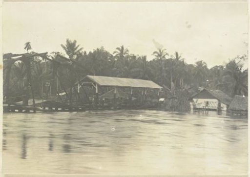 High water on the Wampoeriver near the Sandelbrug, Tandjong Poera, Langkat Sumatra