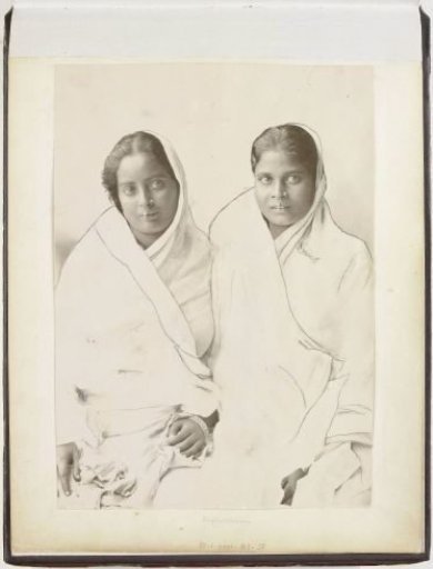 Two young Sinhala women, Sri Lanka